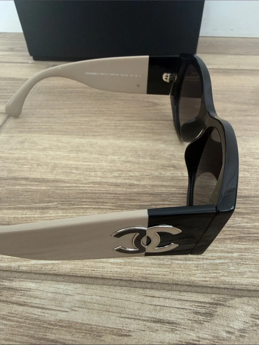 CHANEL Black Cat-Eye Sunglasses with Beige Temple Accents